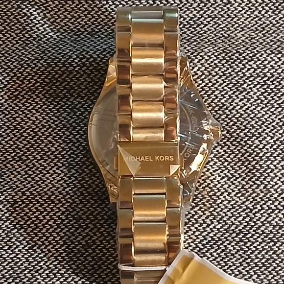 Micheal Kors Layton Blue Pave Crystal Dial MK 6243 Womens Watch - Picture 11 of 16